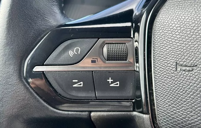 PEUGEOT 2008 PureTech 100 S&S BVM6 Allure photo 20 2130297