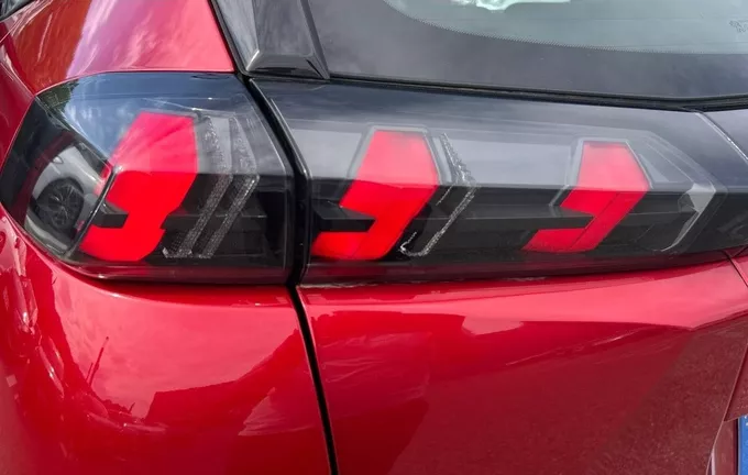 PEUGEOT 2008 PureTech 100 S&S BVM6 Allure photo 22 2130297
