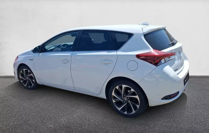 TOYOTA AURIS Hybride 136h Design extérieur trois quart arrière gauche 1103704