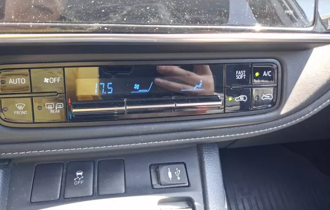 TOYOTA AURIS Hybride 136h Design photo 14 1103704