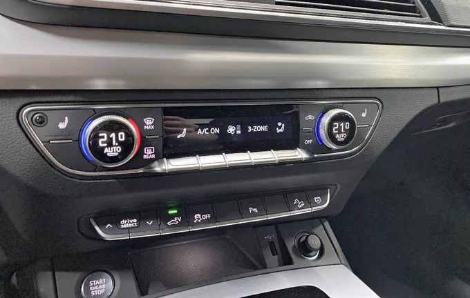 AUDI Q5 50 TFSIe 299 S tronic 7 Quattro S line photo 14 2131826