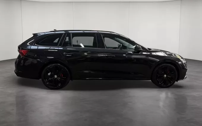 SKODA OCTAVIA Combi 2.0 TDI 200 ch DSG7 RS extérieur côté droit 213708