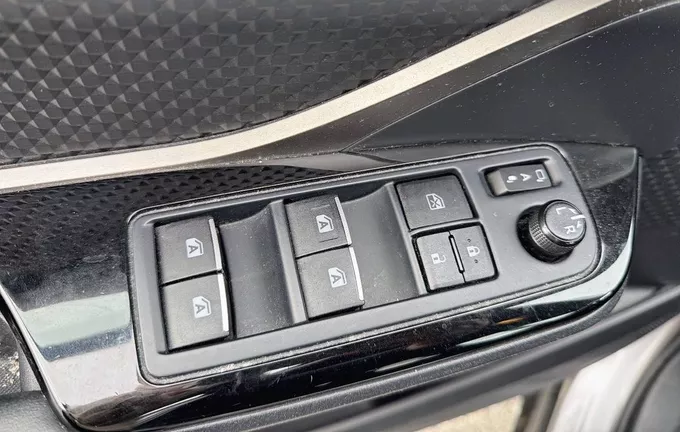 TOYOTA C-HR Hybride 122h Design photo 19 