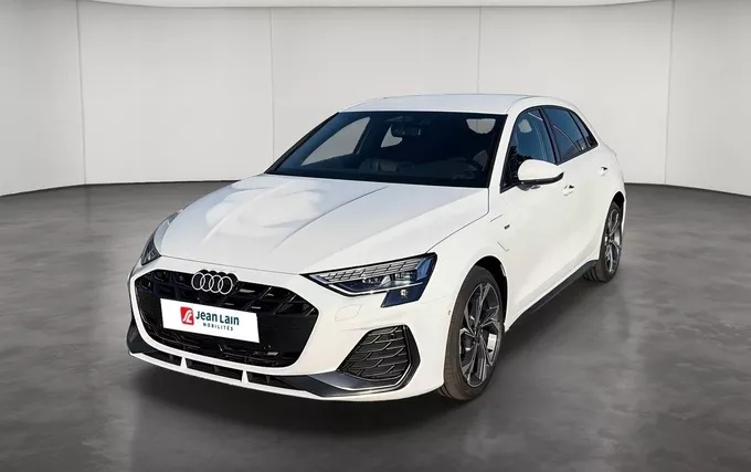 AUDI A3 Sportback TFSI e Hybride rechargeable 204 S tronic 6 S line extérieur trois quart avant gauche 5888