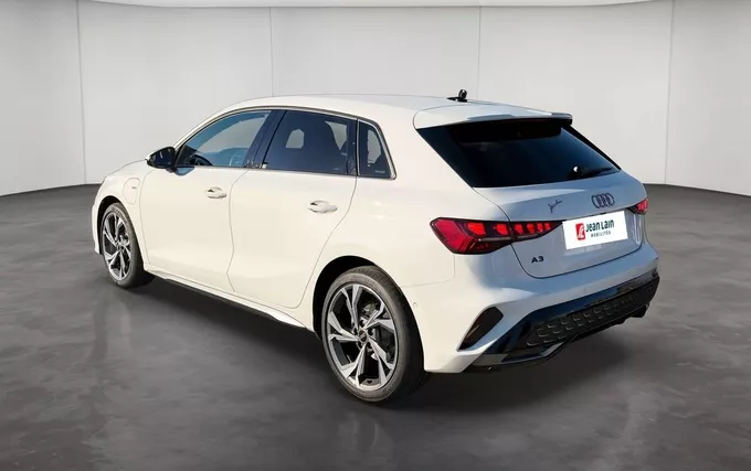 AUDI A3 Sportback TFSI e Hybride rechargeable 204 S tronic 6 S line extérieur trois quart arrière gauche 5888