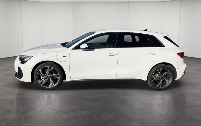 AUDI A3 Sportback TFSI e Hybride rechargeable 204 S tronic 6 S line extérieur côté gauche 5888