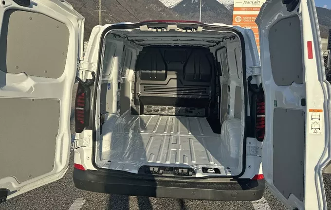 VOLKSWAGEN UTILITAIRES TRANSPORTER VAN L1H1 2.0 TDI 150 BVA8 BUSINESS photo 10 6627