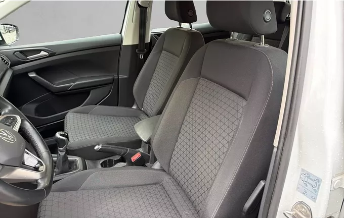 VOLKSWAGEN T-CROSS 1.0 TSI 95 Start/Stop BVM5 Life Plus extérieur trois quart arrière droit 560301