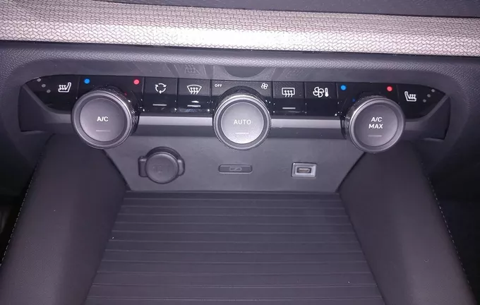 CITROEN C5 X Hybride Rechargeable 225 S&S e-EAT8 Shine photo 14 SB0495