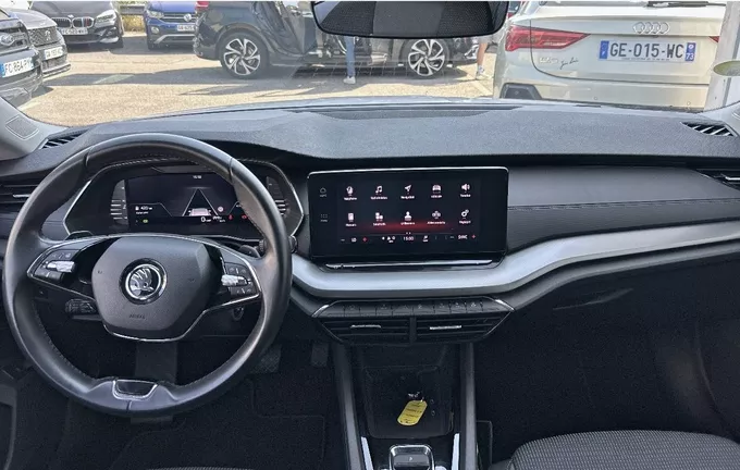 SKODA OCTAVIA Combi 2.0 TDI 150 ch DSG7 Ambition extérieur trois quart avant droit 213443