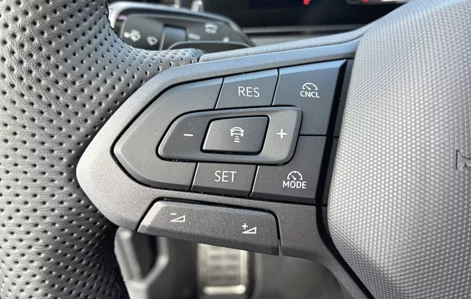 VOLKSWAGEN T-ROC 1.5 eTSI EVO2 Hybrid 150 ch DSG7 R-Line photo 12 5272