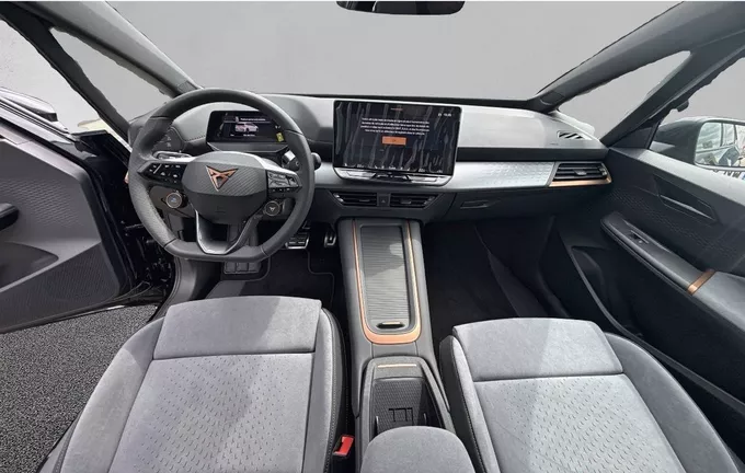 CUPRA BORN 230 ch - Batterie XL V extérieur trois quart avant droit 3799