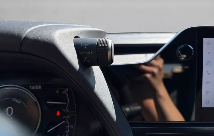 LEXUS UX 250h 2WD Pack photo 20 1103627