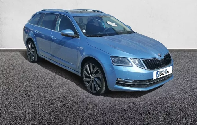 SKODA OCTAVIA Combi 1.5 TSI 150 ch ACT DSG7 Laurin & Klement extérieur trois quart avant droit 460904