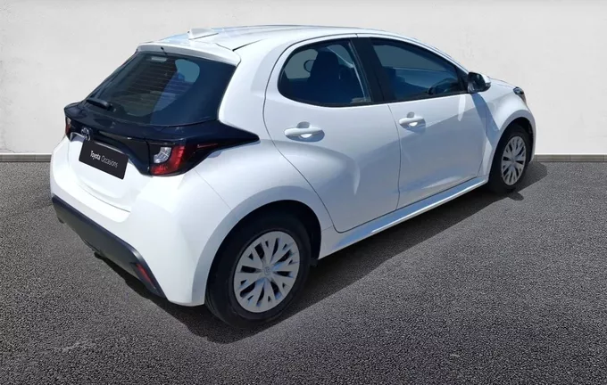 TOYOTA YARIS 120 VVT-i Dynamic Business extérieur trois quart arrière droit 1103766