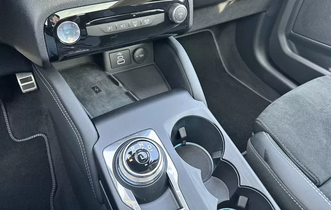 FORD KUGA 2.5 Duratec 180 ch FlexiFuel FHEV E85 Powershift Active X photo 13 2124417