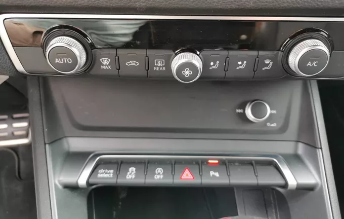 AUDI Q3 35 TFSI 150 ch S tronic 7 S line photo 14 460412