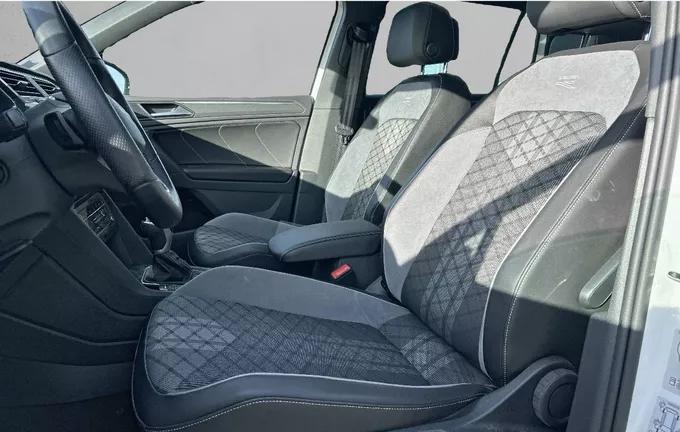 VOLKSWAGEN TIGUAN 1.5 TSI 150ch DSG7 R-Line extérieur trois quart arrière droit 2124124