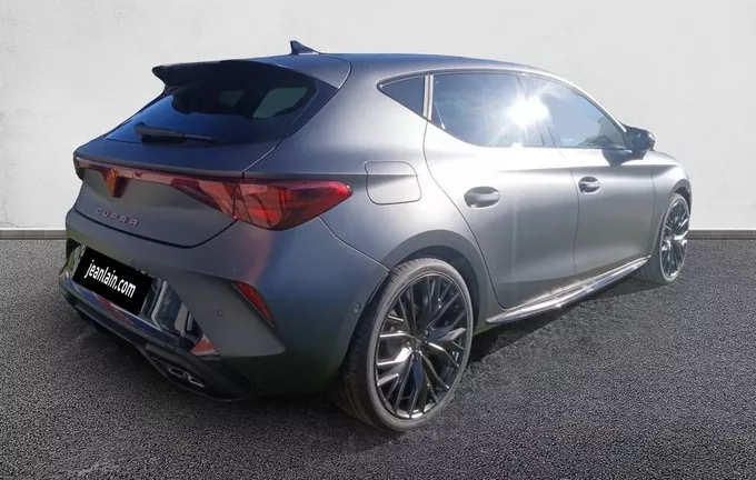 CUPRA LEON 1.5 eTSI Hybrid 150 ch DSG7 V extérieur trois quart arrière droit 4858