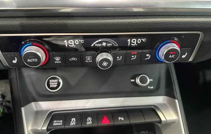 AUDI Q3 Sportback 35 TFSI 150 ch S tronic 7 Design photo 14 2128591