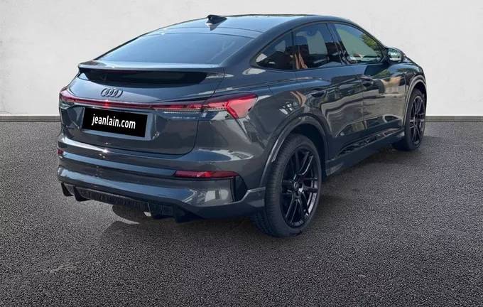 AUDI Q4 E-TRON Q4 Sportback e-tron Performance extérieur trois quart arrière droit 9501