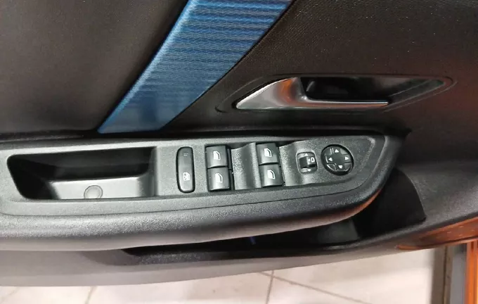 CITROEN C4 e-C4 136 ch Automatique Shine photo 22 946174
