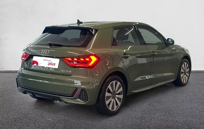 AUDI A1 Sportback 30 TFSI 110 ch S tronic 7 S Line extérieur trois quart arrière droit 2132487