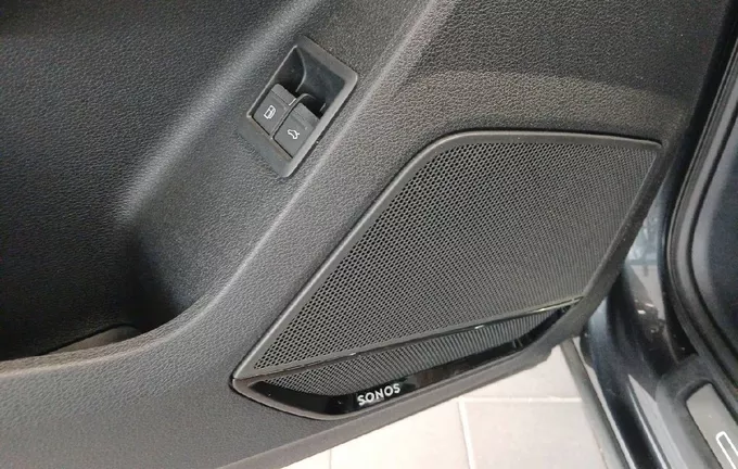 AUDI Q3 45 TFSIe 245 ch S tronic 6 S line photo 11 2131432