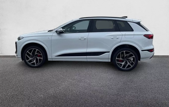 AUDI Q6 E-TRON 387 ch 100 kWh quattro S line extérieur côté gauche 7665