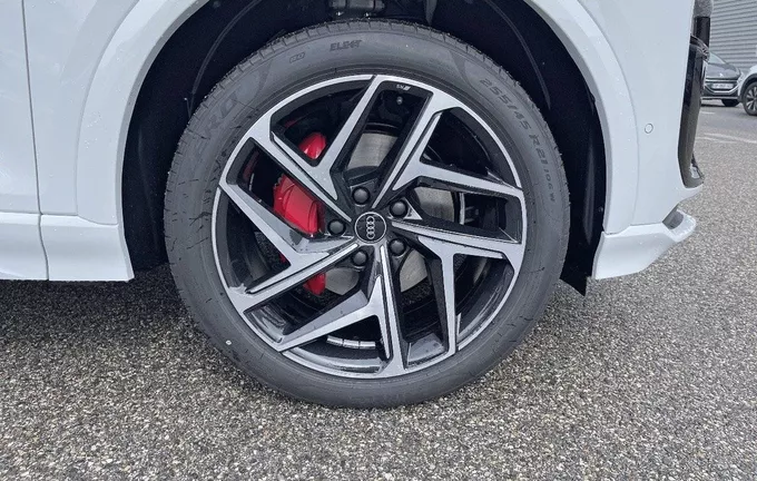 AUDI Q6 E-TRON 387 ch 100 kWh quattro S line photo 9 7665