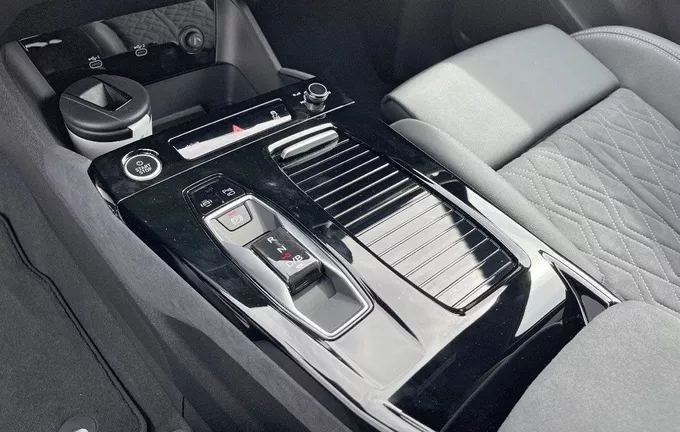 AUDI Q6 E-TRON 387 ch 100 kWh quattro S line photo 13 7665