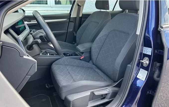 VOLKSWAGEN GOLF SW 1.0 eTSI OPF 110 DSG7 Life Plus extérieur trois quart arrière droit 212951