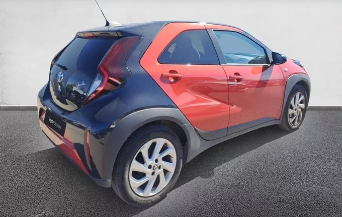 TOYOTA AYGO X 1.0 VVT-i 72 S-CVT Design extérieur trois quart arrière droit 1103818