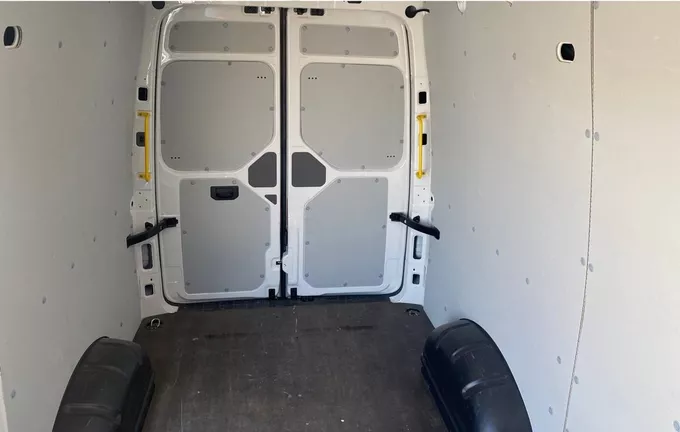 VOLKSWAGEN UTILITAIRES CRAFTER VAN 35 L4H3 2.0 TDI 140 CH BVA BUSINESS extérieur trois quart avant droit 105910