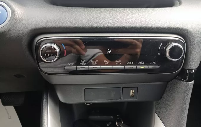 TOYOTA YARIS Hybride 116h Design photo 13 1103797