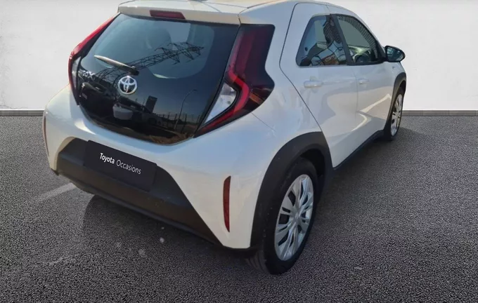 TOYOTA AYGO X 1.0 VVT-i 72 Dynamic extérieur trois quart arrière droit 1103693