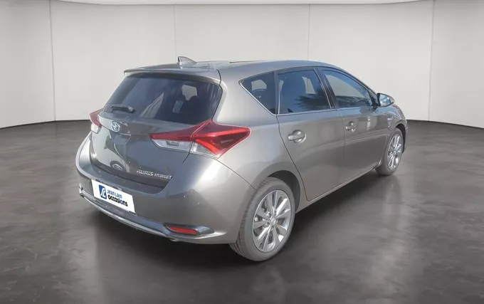 TOYOTA AURIS Hybride 136h Executive extérieur trois quart arrière droit 1103962