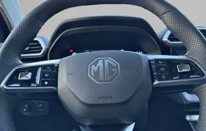 MG ZS 1.5 L Hybrid+ 197 ch Luxury photo 12 