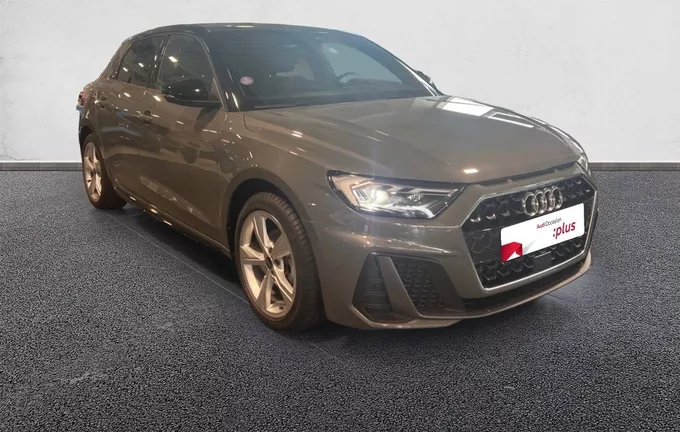 AUDI A1 Sportback 30 TFSI 116 ch S tronic 7 S Line extérieur trois quart avant droit 2128500
