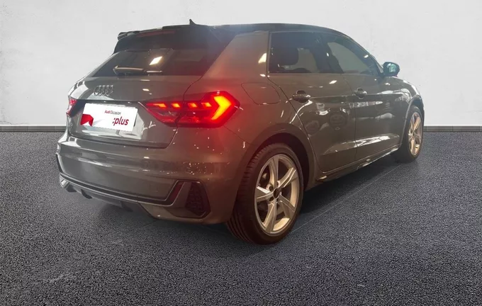 AUDI A1 Sportback 30 TFSI 116 ch S tronic 7 S Line extérieur trois quart arrière droit 2128500
