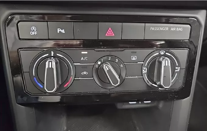 VOLKSWAGEN T-CROSS 1.0 TSI 95 Start/Stop BVM5 Life Tech photo 17 2126174
