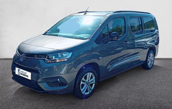 TOYOTA PROACE City Verso Long 1.2L 110 VVT-i BVM6 Executive extérieur trois quart avant gauche 560433