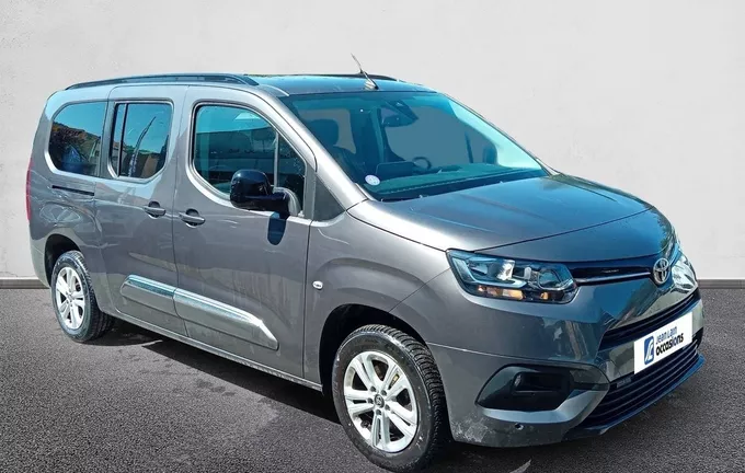 TOYOTA PROACE City Verso Long 1.2L 110 VVT-i BVM6 Executive extérieur trois quart avant droit 560433