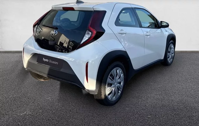 TOYOTA AYGO X 1.0 VVT-i 72 Dynamic extérieur trois quart arrière droit 1102791