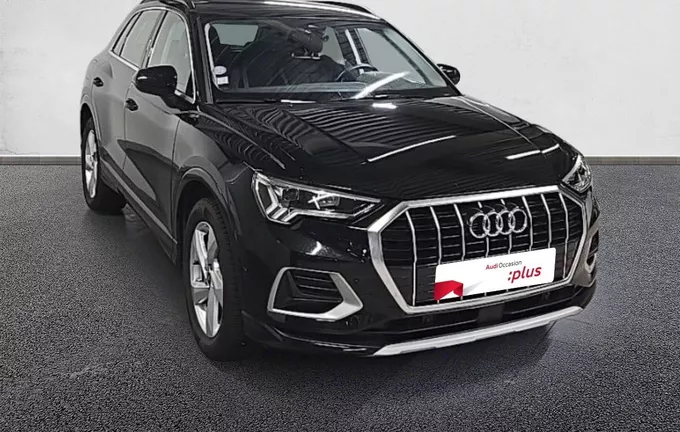 AUDI Q3 35 TFSI 150 ch S tronic 7 Design Luxe extérieur trois quart avant droit 2129514