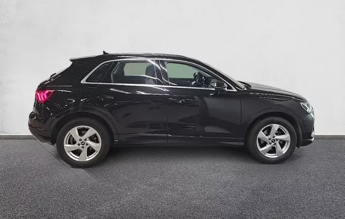 AUDI Q3 35 TFSI 150 ch S tronic 7 Design Luxe extérieur côté droit 2129514