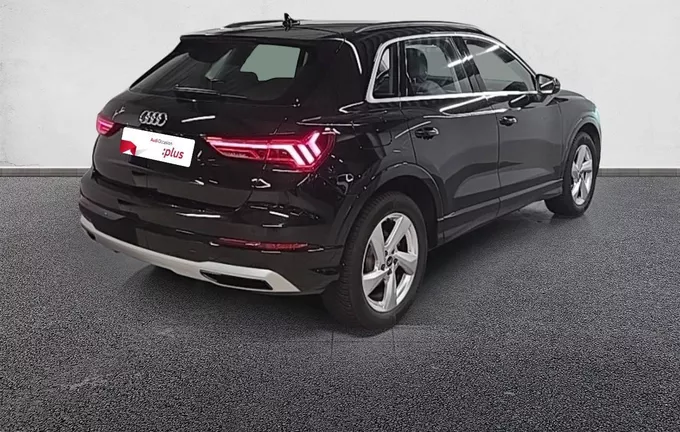 AUDI Q3 35 TFSI 150 ch S tronic 7 Design Luxe extérieur trois quart arrière droit 2129514