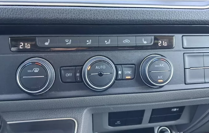 VOLKSWAGEN UTILITAIRES CRAFTER e-CRAFTER VAN 35 L3H3 136 CH BVA photo 20 106172