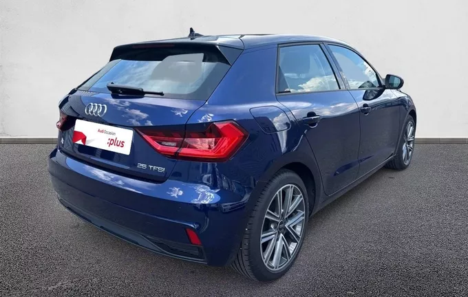 AUDI A1 Sportback 25 TFSI 95 ch BVM5 Design extérieur trois quart arrière droit 2129505