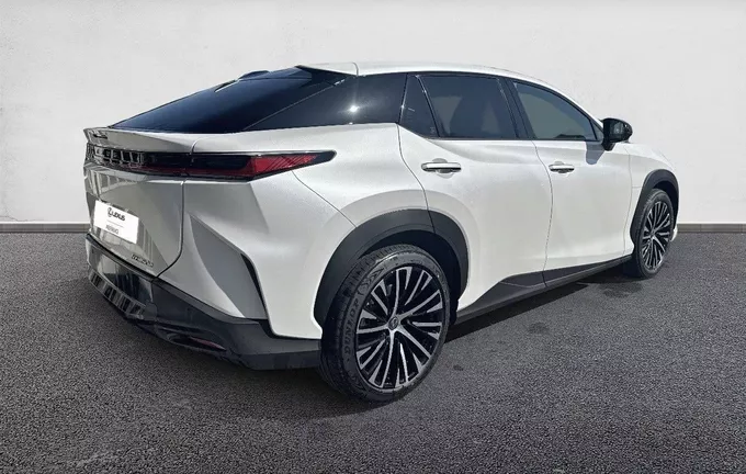 LEXUS RZ 350e Luxe extérieur trois quart arrière droit F070152